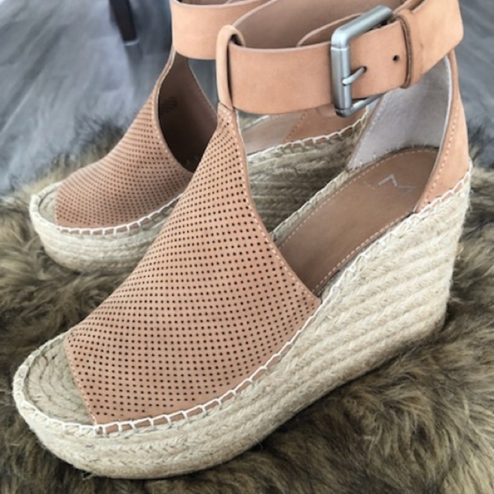 ❌SOLD❌NWT Marc Fisher wedges 7.5